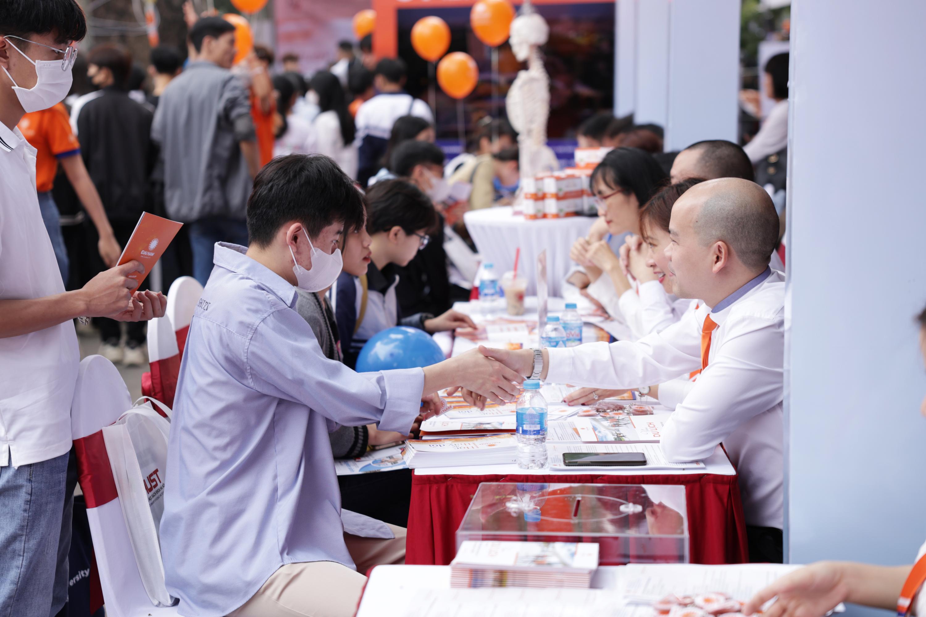 admission guide banner