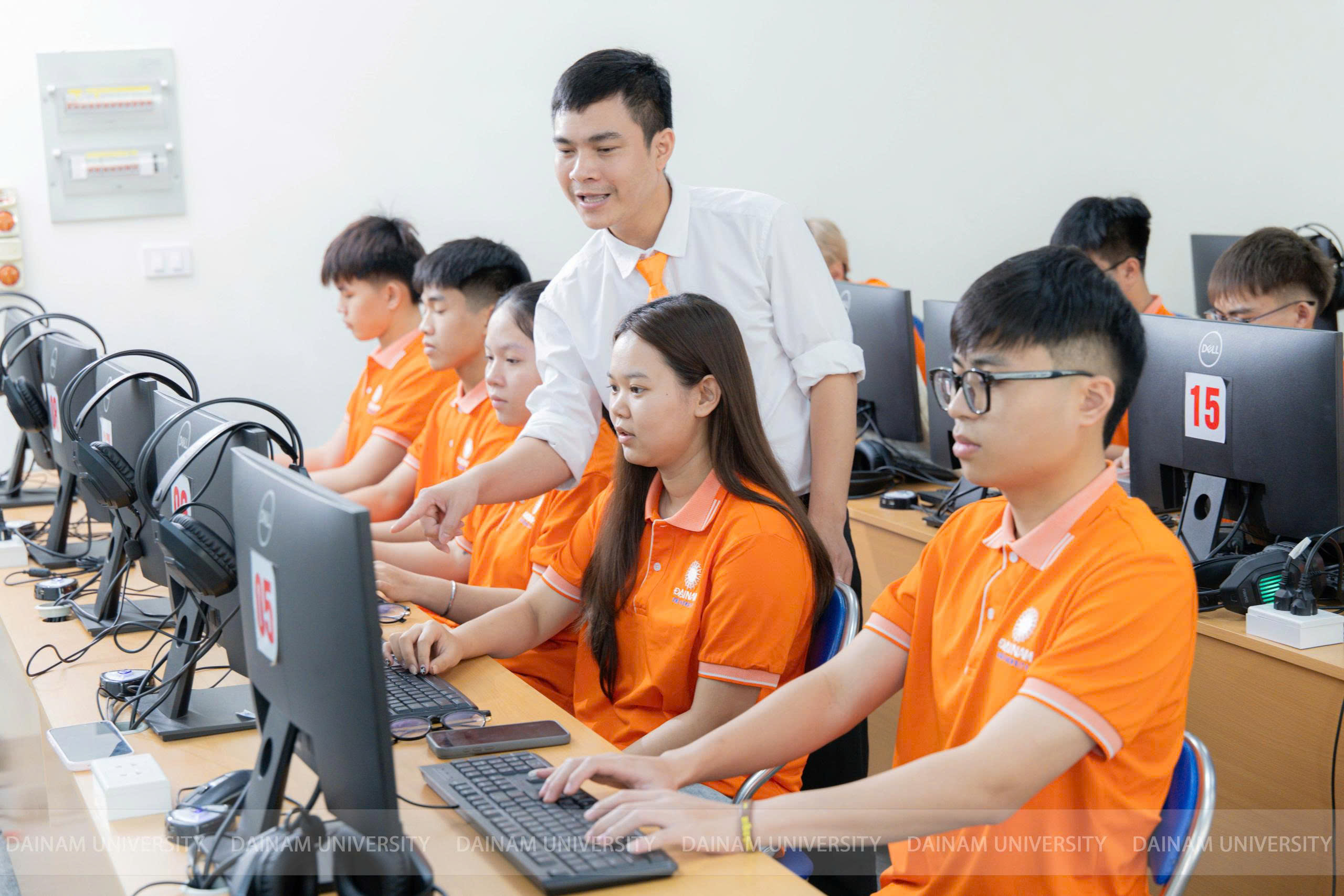 admission guide banner