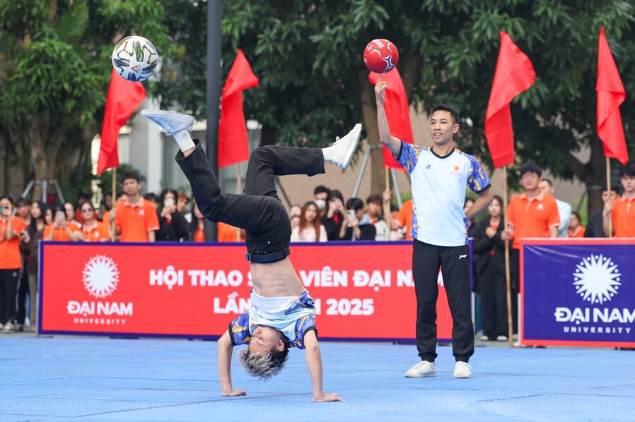 587955184_1277033984451656_1832620344606714154_n - Sao chép.jpg