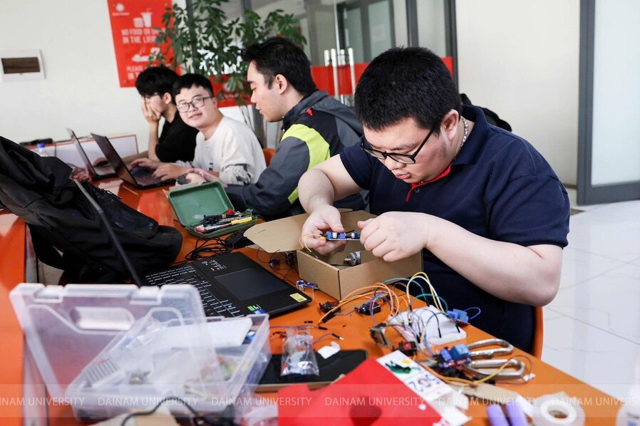 A group of people working on a project

Description automatically generated