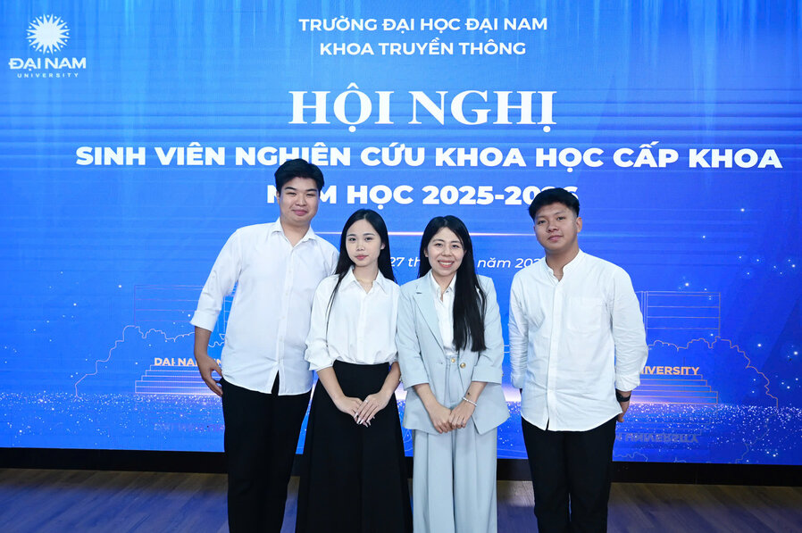 Nhóm nghiên cứu và giảng viên hướng dẫn.jpg