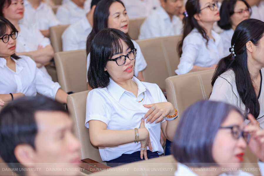 HIEU7400.jpg